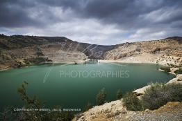 Image du Maroc Professionnelle de  Le Barrage Allal Al Fassi est situé dans la Province de Sefrou sur Oued Sebou avec un volume de stockage de 63.7 Mm3, il contrôle un bassin versant de 5.400 km2. Ce Barrage a été mis en service en 1990. But de l'ouvrage  production d'électricité, irrigation et protection contre les crues, Jeudi 8 septembre 2005. (Photo / Abdeljalil Bounhar) 